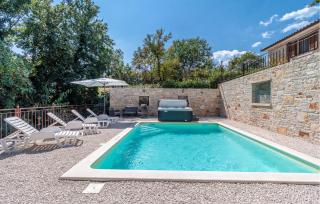 Gorgeous Home In Trosti With Jacuzzi - Rojnići - 4