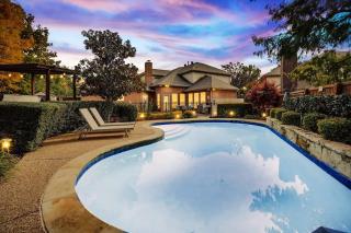 Glamorous 4BR Holiday Home with Pool, Hot Tub & Grill - Carrollton - 9