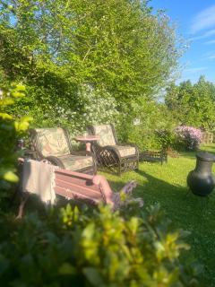 The Pink Cottage upstairs suite & Garden Summer Room - Whitehead - 3