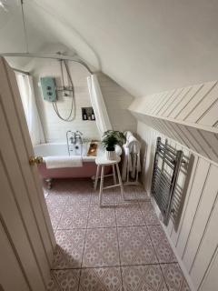 The Pink Cottage upstairs suite & Garden Summer Room - Whitehead - 6