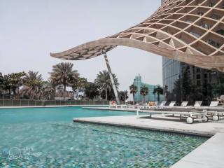 Luxury 1-BR Waterfront Living - Dubai - 1