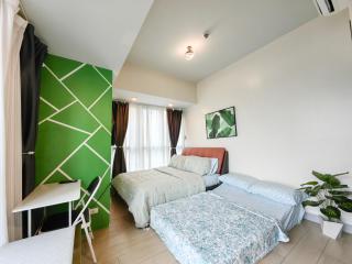 BGC Uptown Parksuites 2BR Skyline View with Balcony and Bathtub - 7