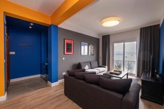 Hip Waterfront Apt with a Striking View - Istanbul - 9