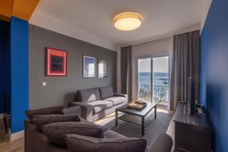 Hip Waterfront Apt with a Striking View - Istanbul - 0