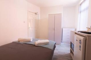 Suite 3 - Quaint Double Room in a Shared House - Sheffield - 8