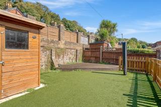 Minutes from the port of Dover, free WiFi, free offroad private parking and rated a guest favourite on Air b nb! - 1