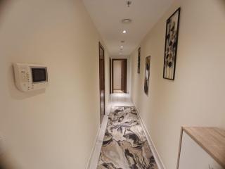 Al Quoz 2 Bed Budget Apartment - Dubai - 8