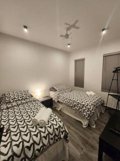 Los Cosos Mansion - Sleep 6 - Palm-Eagle Beach - 3