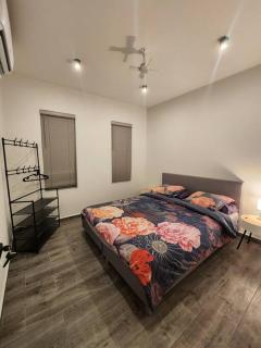 Los Cosos Mansion - Sleep 6 - Palm-Eagle Beach - 2