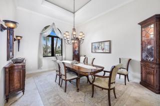 Opulent home with vast water view, pool and hot tub - 5