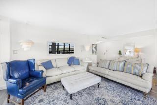 Beachfront condo with pool and wraparound balcony - 7