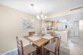 Alluring beachfront condo with pool and view of lagoon - 3