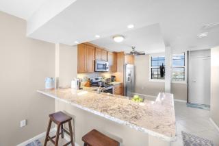 Alluring beachfront condo with pool and view of lagoon - 2
