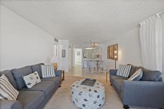 Condo overlooking Clam Bay with pool and beach access - 6