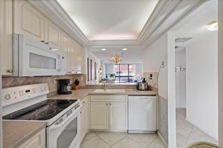Condo overlooking Clam Bay with pool and beach access - 1