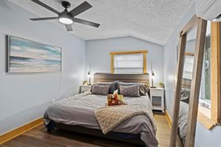 Cozy Home W/ King Bed & Lake access - 7