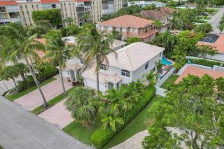 Blissful Beach Villa in Amazing Location with Heated Pool 3 blocks to sand in your toes! - Fort Lauderdale - 0