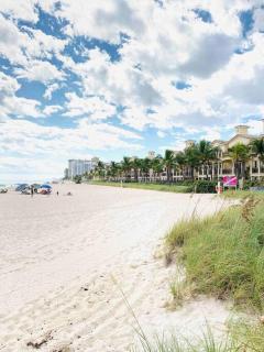 Blissful Beach Villa in Amazing Location with Heated Pool 3 blocks to sand in your toes! - Fort Lauderdale - 3
