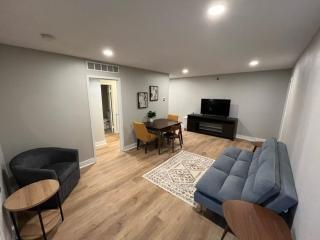 Aksarben Area 2 BD-2 BA by UNO - Omaha - 3