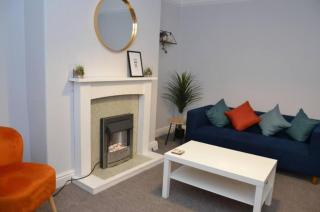 Salisbury - New 3br home, wifi, parking, sleeps 6, near Liverpool city centre - Birkenhead - 0