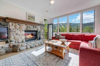 Highlands Lodge 307 by East West Hospitality - 1