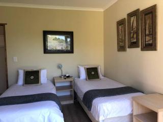 Seals Cottage - Excellent Main Beach Access - Cape St Francis - 2
