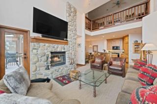 Highlands Lodge 401 by East West Hospitality - 7