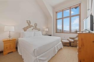 Highlands Lodge 401 by East West Hospitality - 4