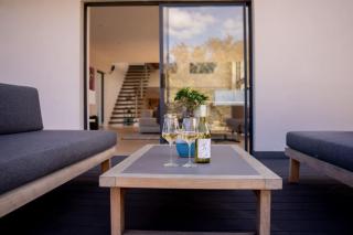 Villa Rhulani - Luxurious Four Bedroom Seaside Villa, Pool, Gym & Backup Power - 5