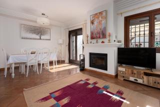 Stylish 3 bed house 2 bathrooms, with patio, roof terrace and communal pool 5 minutes away from the beautiful Spanish white village of Casares Pueblo and only 20 mins from the sea - Casares - 4