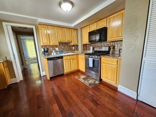 Two Story Queen Primary - Towson - 4