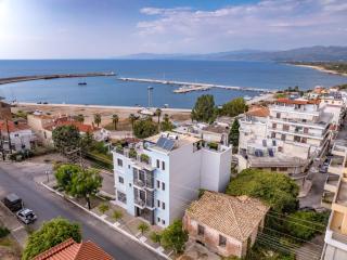 Magical Seaside Town Boutique Apts 2 - 5