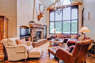Highlands Lodge 405 by East West Hospitality - 8