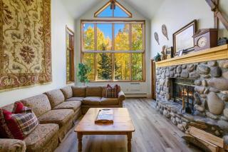 Highlands Lodge 406 by East West Hospitality - 0