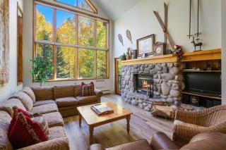 Highlands Lodge 406 by East West Hospitality - 8