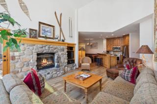 Highlands Lodge 406 by East West Hospitality - 7