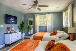 Spacious 3-Bedroom Villa with Heated Saltwater Pool and Fenced Yard in Oakland Park - 5