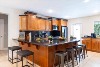 Spacious 3-Bedroom Villa with Heated Saltwater Pool and Fenced Yard in Oakland Park - 4