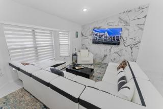 Lakefront Escape with Pool - Wellington - 8