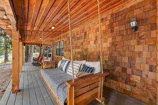 New! Rustic Retreat - Near downtown, parks & hospital - Hot tub - 5 bd - 8