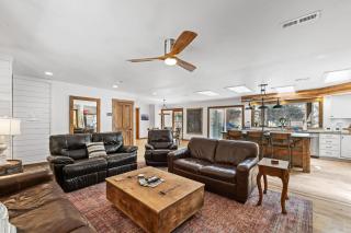 New! Rustic Retreat - Near downtown, parks & hospital - Hot tub - 5 bd - McCall - 7