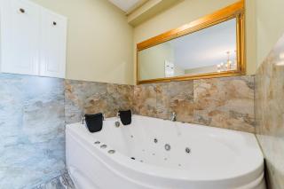 Romantic Jacuzzi Chic Apartment - Sinaia - 2