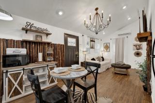 Poplar Place Soho with Hot Tub - 6 Blks to Main St - Fredericksburg - 2