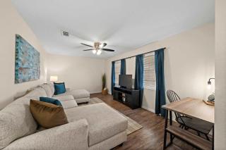 Cozy and Stylish 3-Bedroom Sanctuary - Seabrook - 0