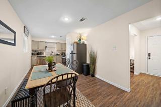 Cozy and Stylish 3-Bedroom Sanctuary - Seabrook - 1