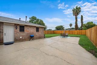 Cozy and Stylish 3-Bedroom Sanctuary - Seabrook - 6