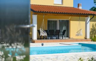 Nice Home In Vodnjan With Kitchen - Mednjan - 1