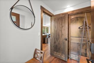 Snow Ghost Den True Ski in Ski out sleeps 9 people 3 Bed 2 and a half bathrooms Home with private hot tub - Whitefish - 4