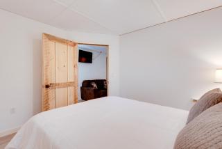 Community Perks Elk Creek Escape - Deluxe Cabin C - 1