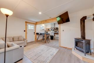 Pet-Friendly Deluxe Cabin F with Grill in Hillsgrove - 7